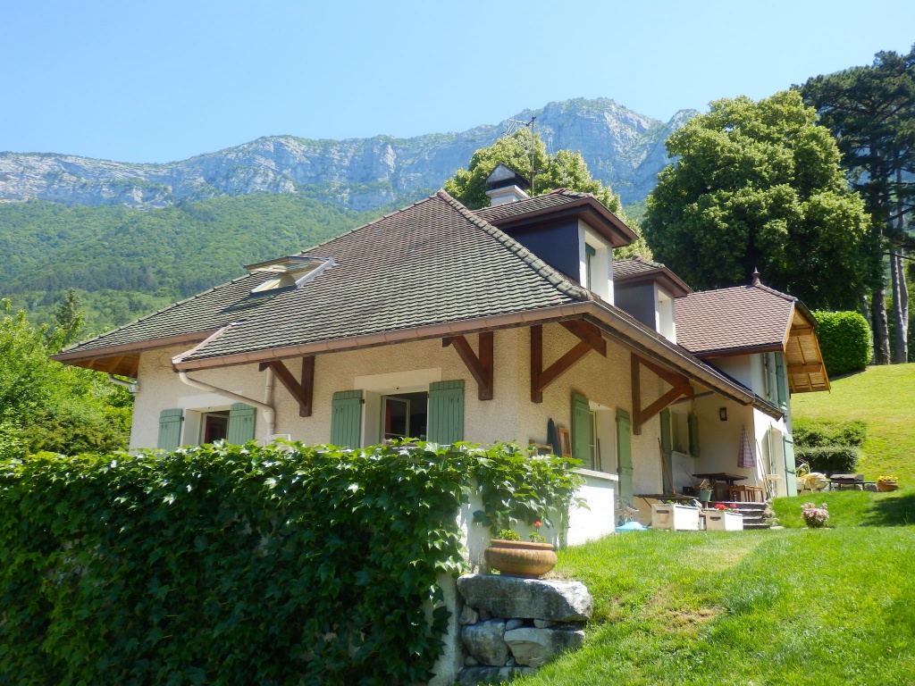 SOUS COMPROMIS VEYRIERDULAC BELLE VILLA Lac d'Annecy Terres & Demeures de France SOUS COMPROMIS VEYRIERDULAC BELLE VILLA Lac d'Annecy Terres & Demeures de France