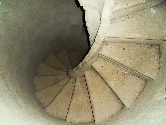 Un très bel escalier en pierre
