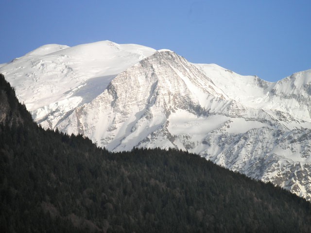 La vue sur le Mont-Blanc depuis un balcon