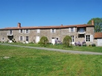 autre vue de la façade de la cour fermée
