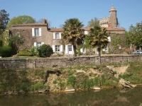 chateau vu des douves